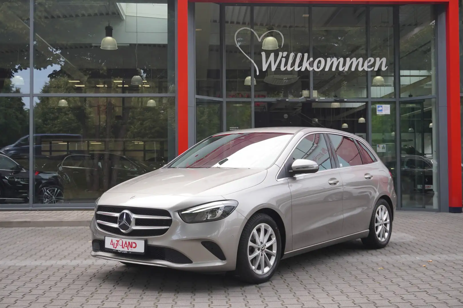 Mercedes-Benz B 220 B220 d Progressive LED Navi AHK Sitzheizung PDC Grau - 2