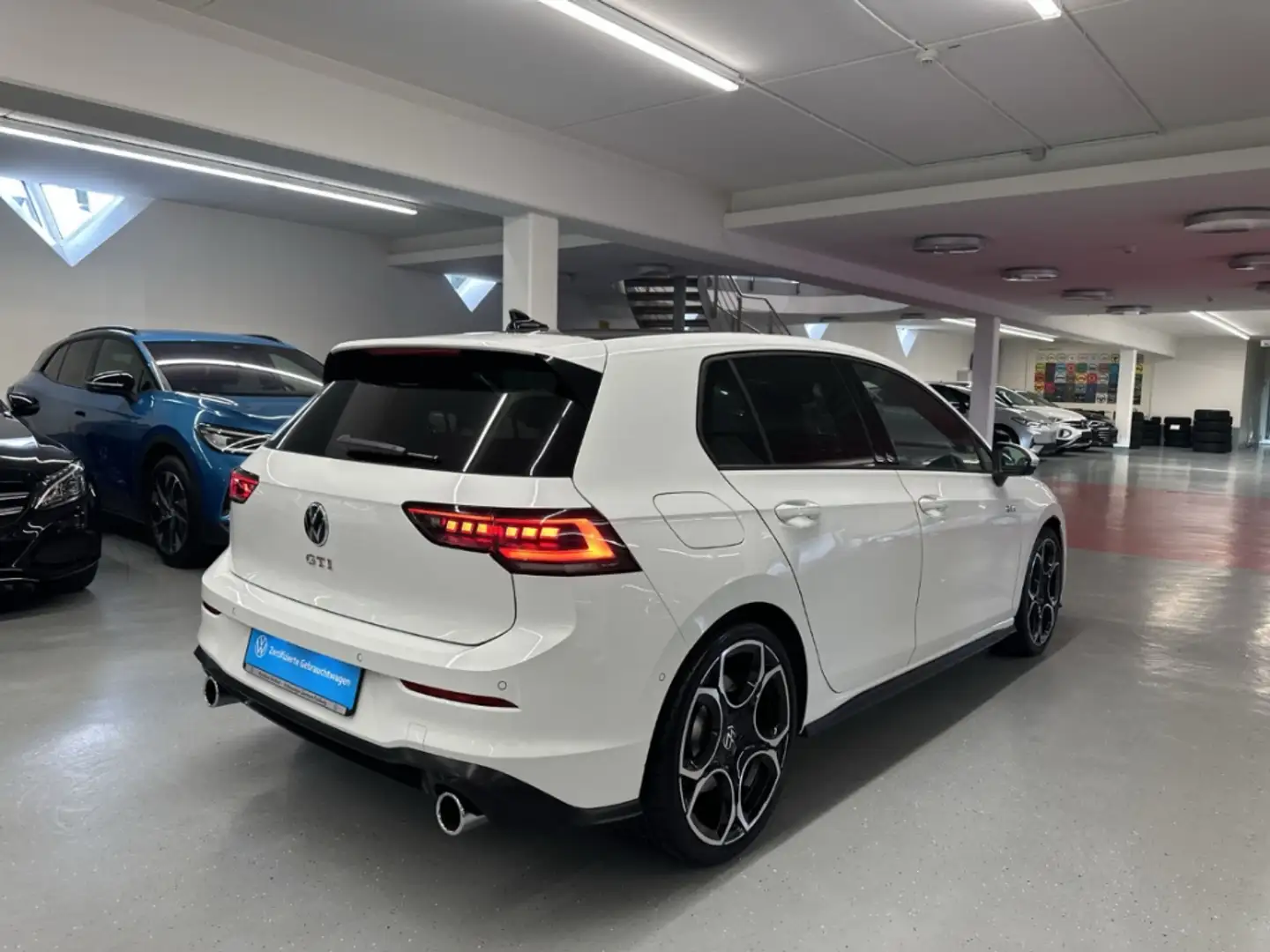 Volkswagen Golf GTI 2.0 TSI DSG ACC IQ.Light Panoramadach 360°Kame Weiß - 2