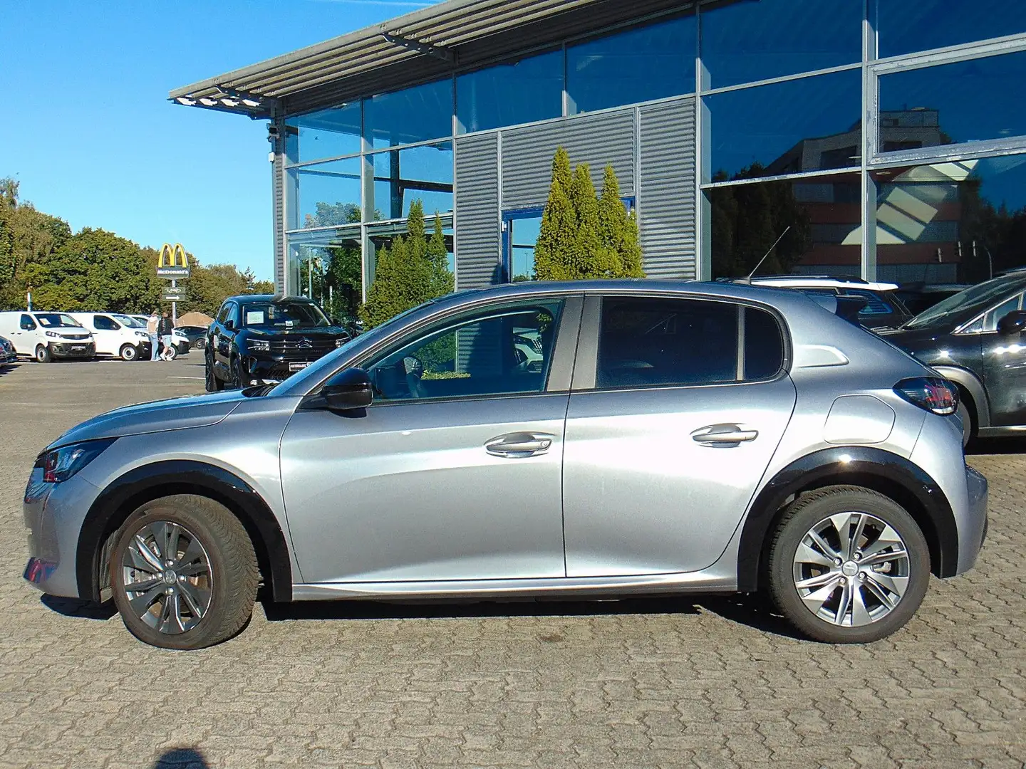 Peugeot 208 e- Active Pack Grau - 2