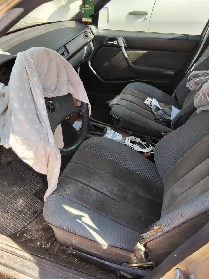 Mercedes-Benz E 200 (124), foto 4