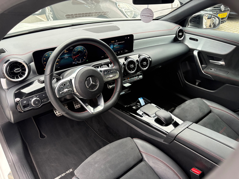 Mercedes-Benz CLA 180 Premium Plus 10 INCH WIDESCREEN — photo 3