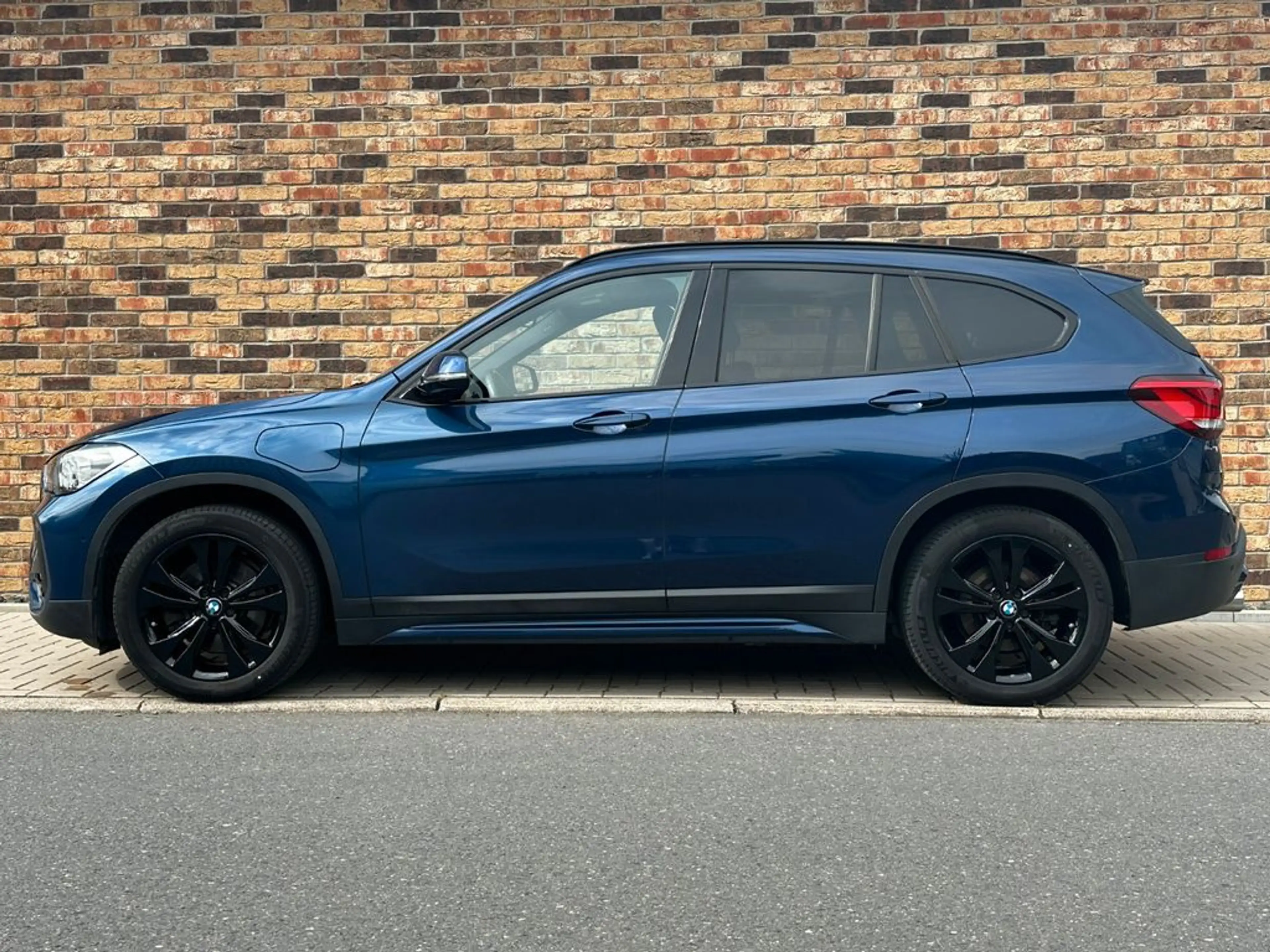 BMW X1 xDrive 25 e Sport Line — photo 2