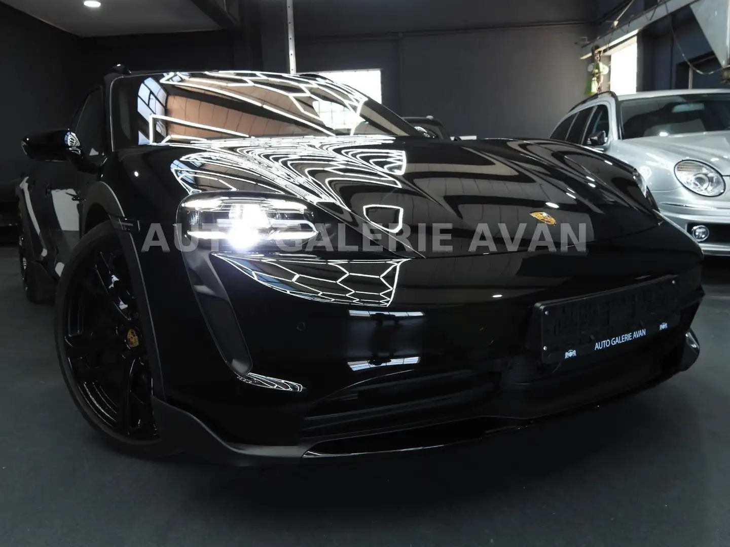 Porsche Taycan TAYCAN CROSS TURISMO 4 S/GOLD-DESIGN Noir - 1