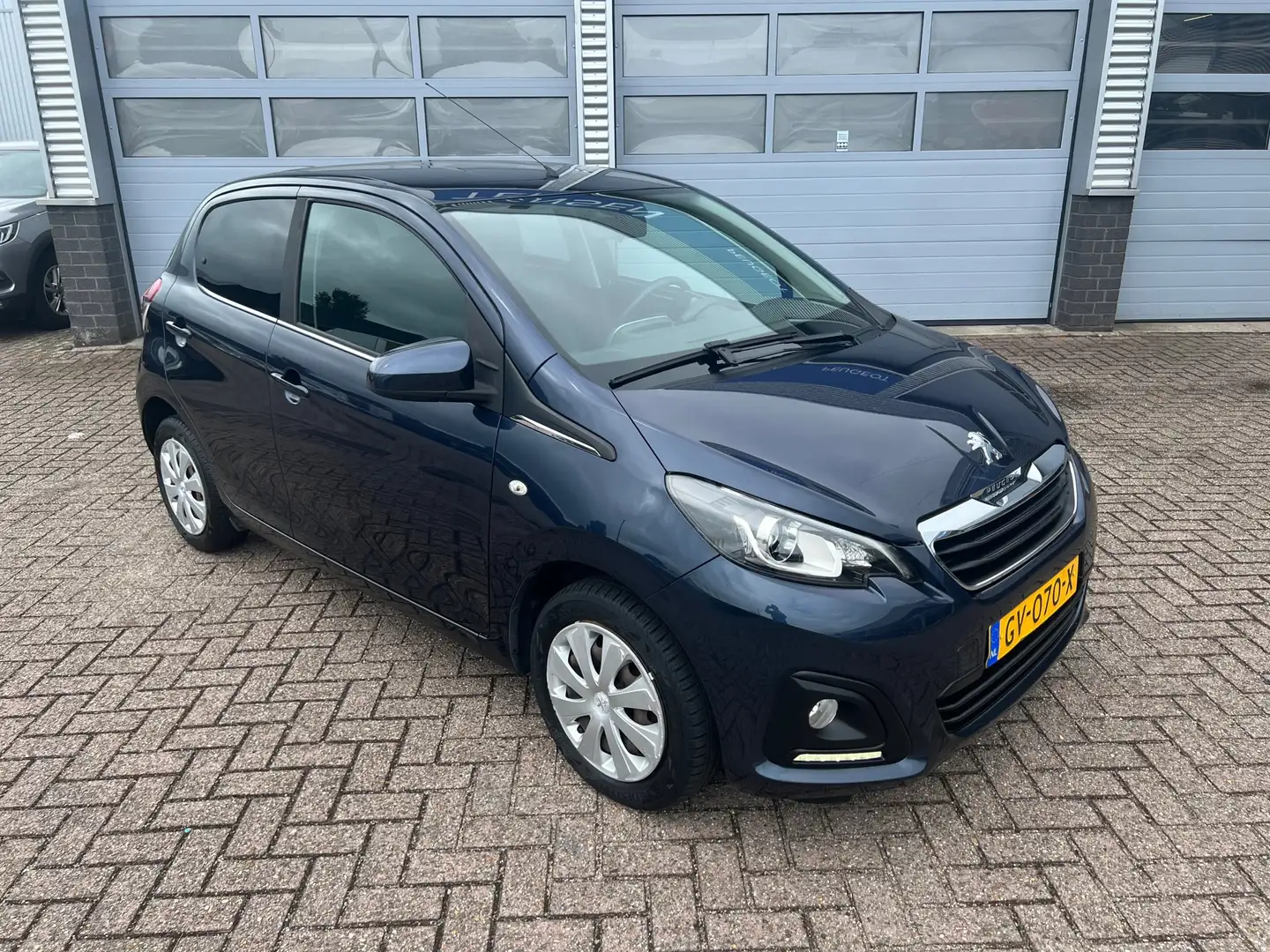 Peugeot 108 1.0 VTi Active | Automaat | Airco | Dagrijverlicht Blauw - 2