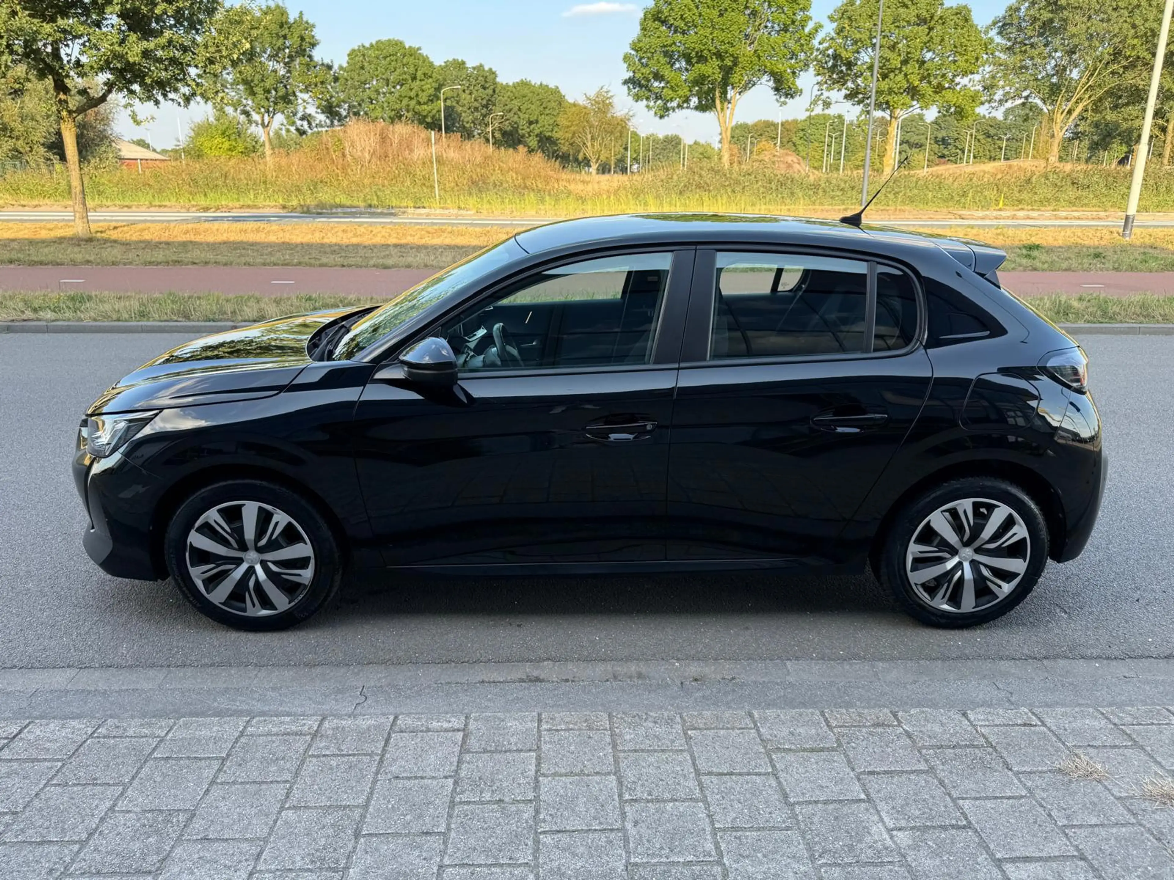 Peugeot 208 1.2 PureTech Active/Navi/Carplay/Airco/Cruise/ — photo 7