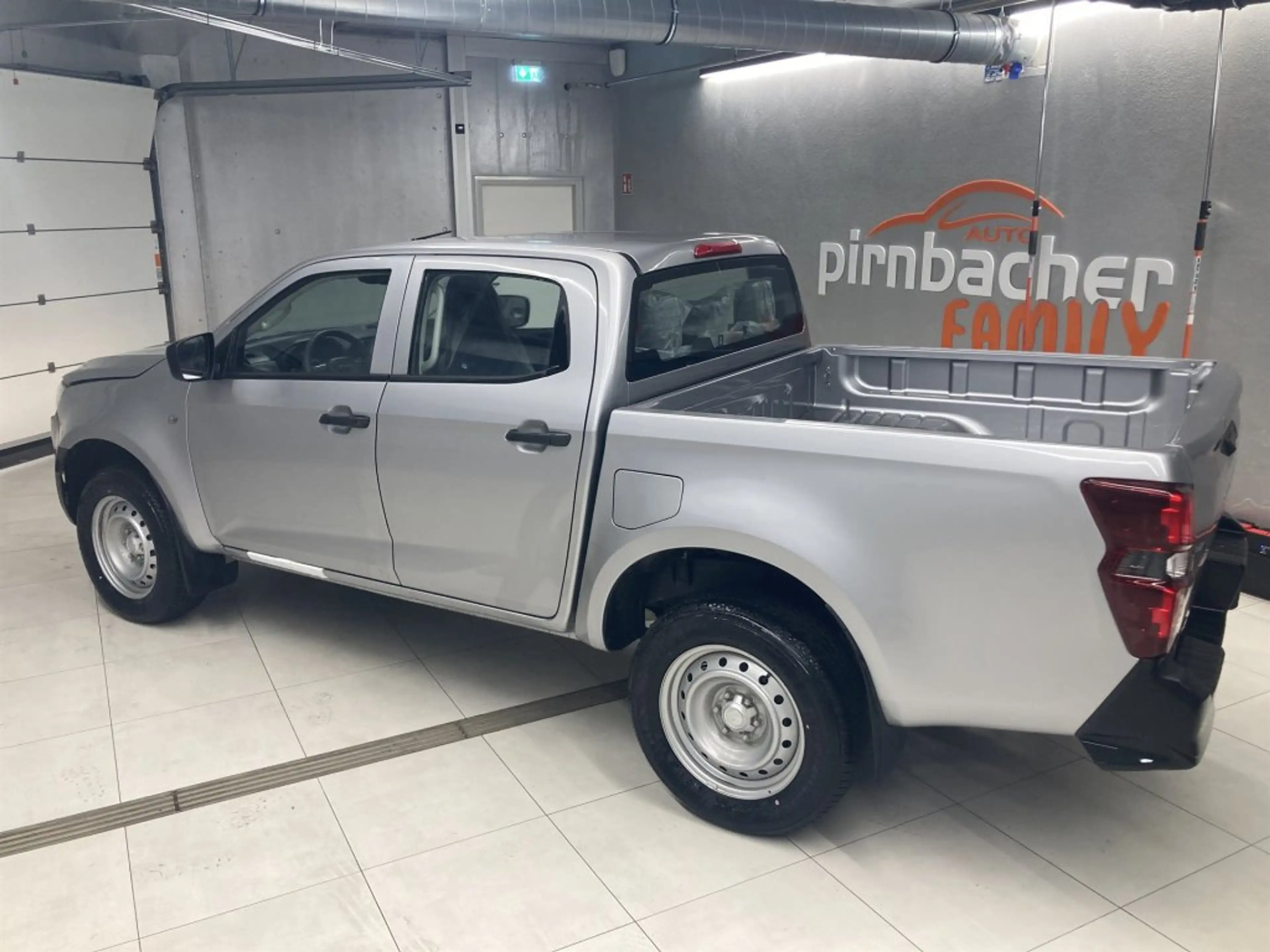 Isuzu D-Max Double Cab 4x4 L A/T — photo 2