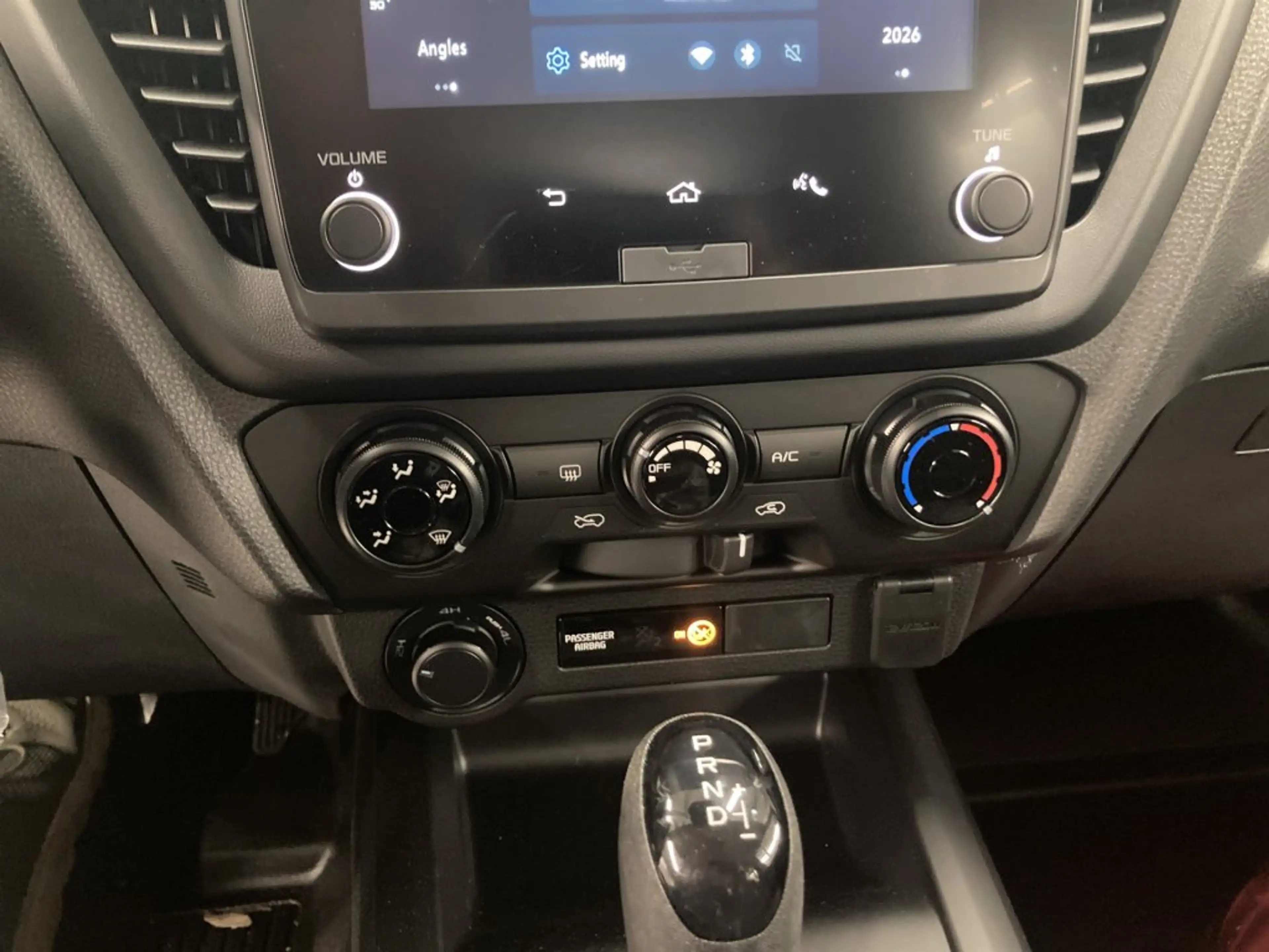 Isuzu D-Max Double Cab 4x4 L A/T — photo 9