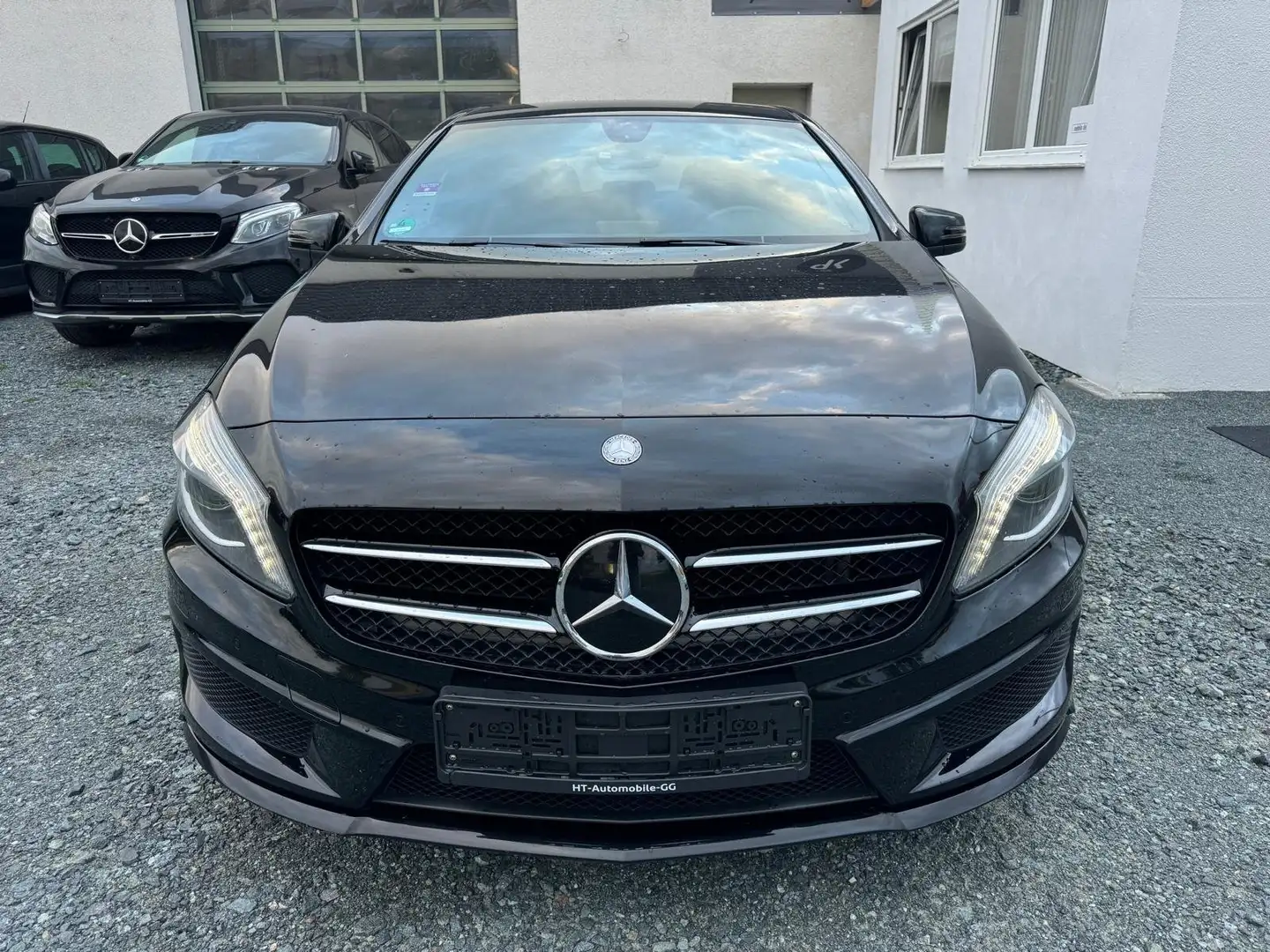 Mercedes-Benz A 180 A 180 AMG Line *1.Hand* Schwarz - 2