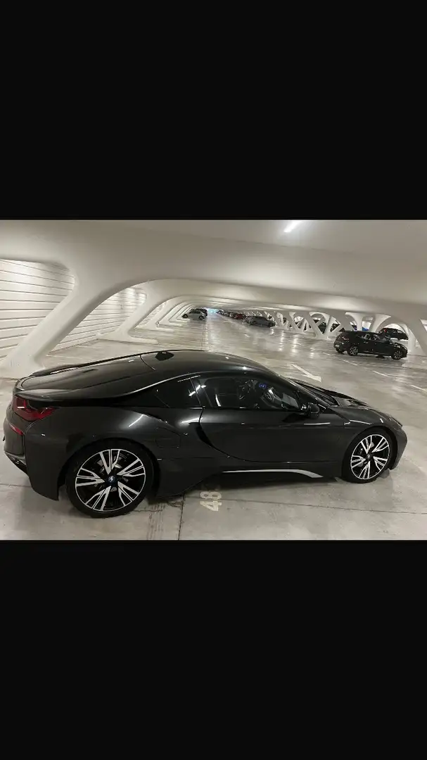 BMW i8 11.6 kWh PHEV (266 kW) - 1
