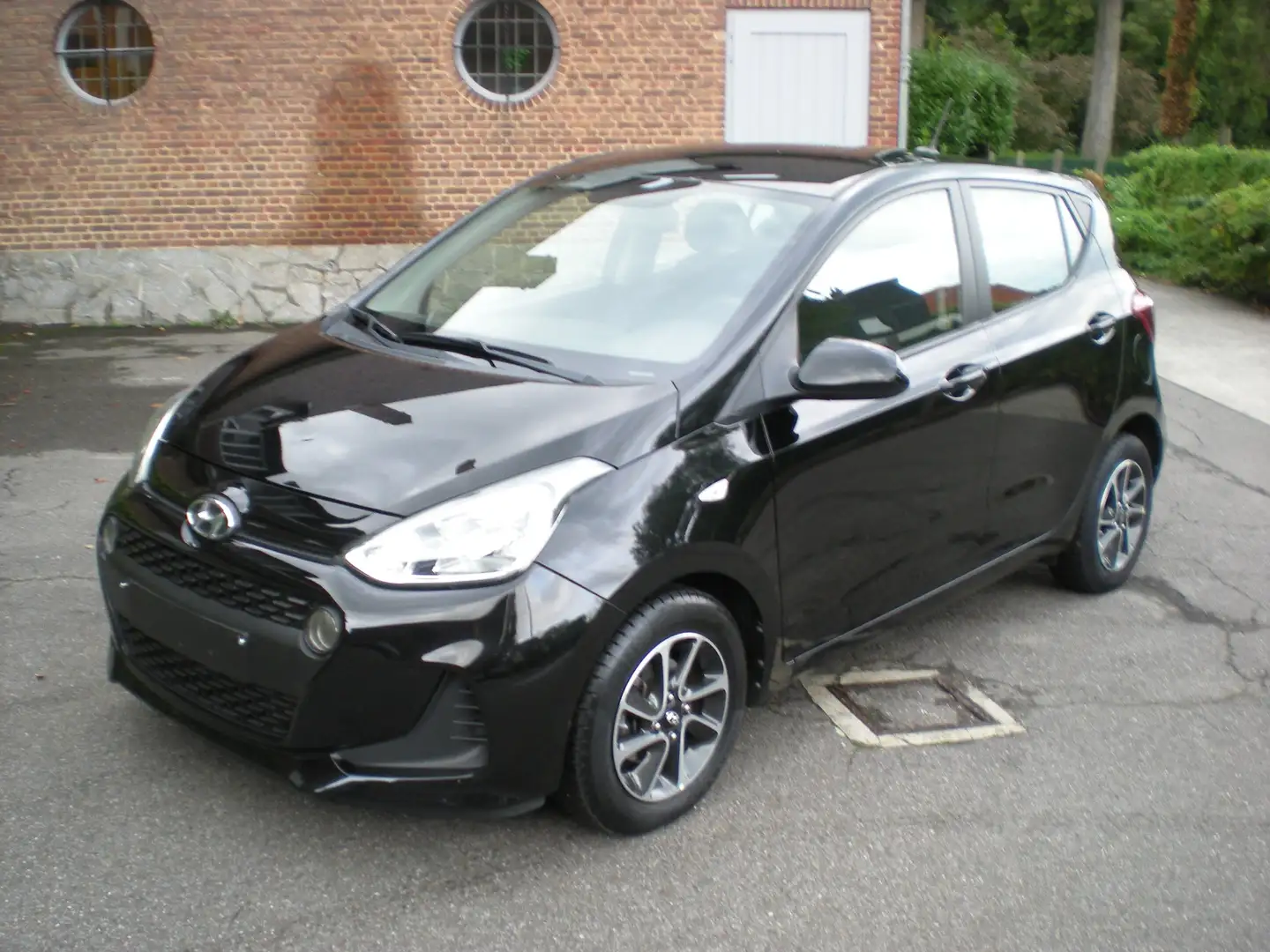 Hyundai i10 1.0i Pop ( navigation) Noir - 1