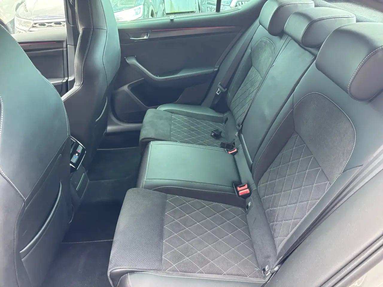 Skoda Superb Sportline 1.5 TSI 110 kW (150pk) DSG7, миниатюра 12