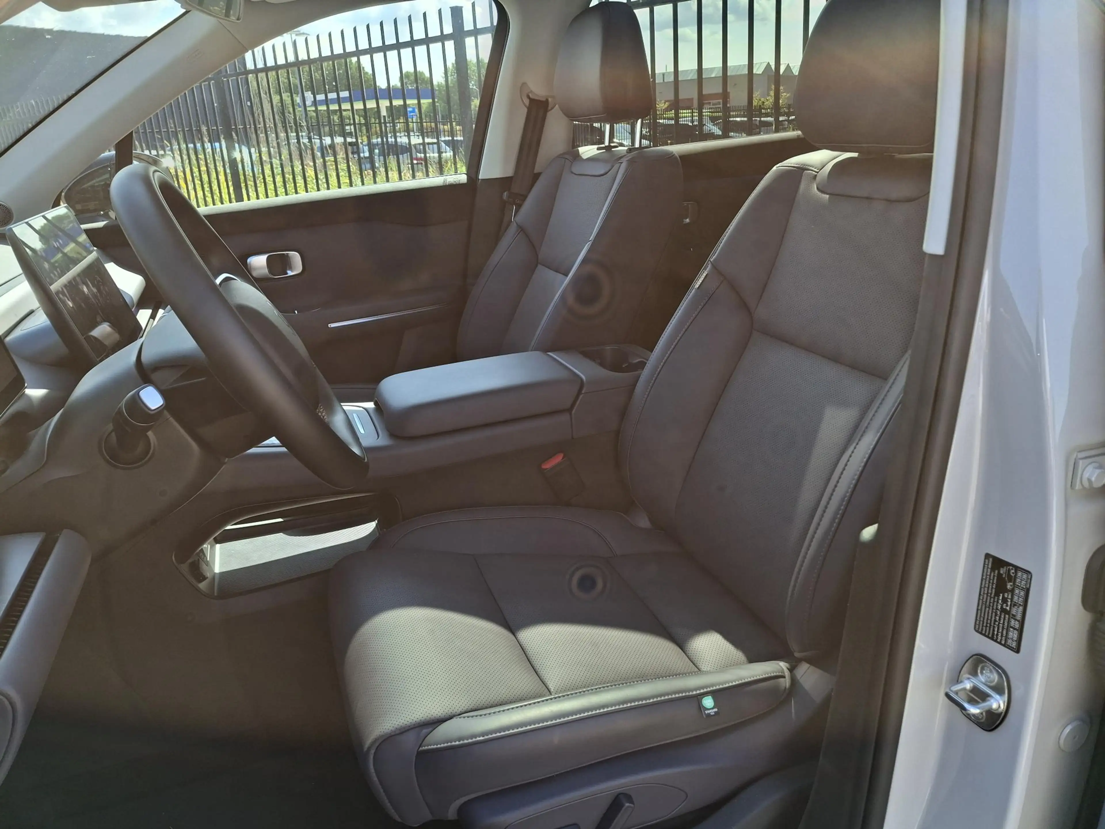 Leapmotor C10 Design 69.9 kWh | Navigatie | Climate control | St — photo 2