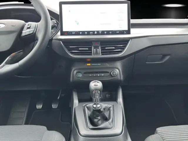 Ford Focus view 12