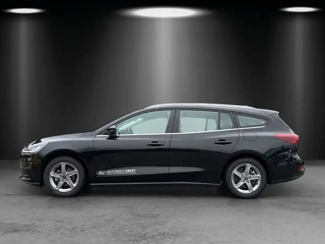 Ford Focus view 2