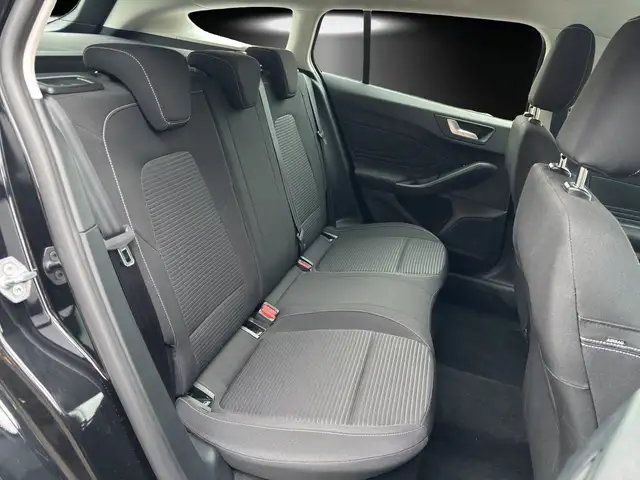Ford Focus view 9