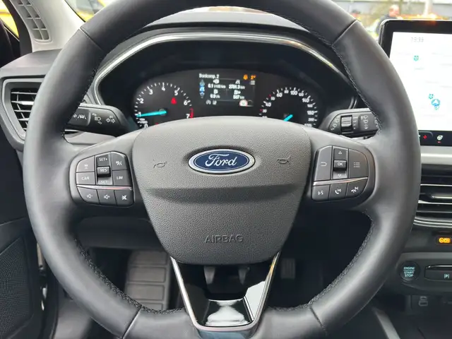 Ford Focus view 15