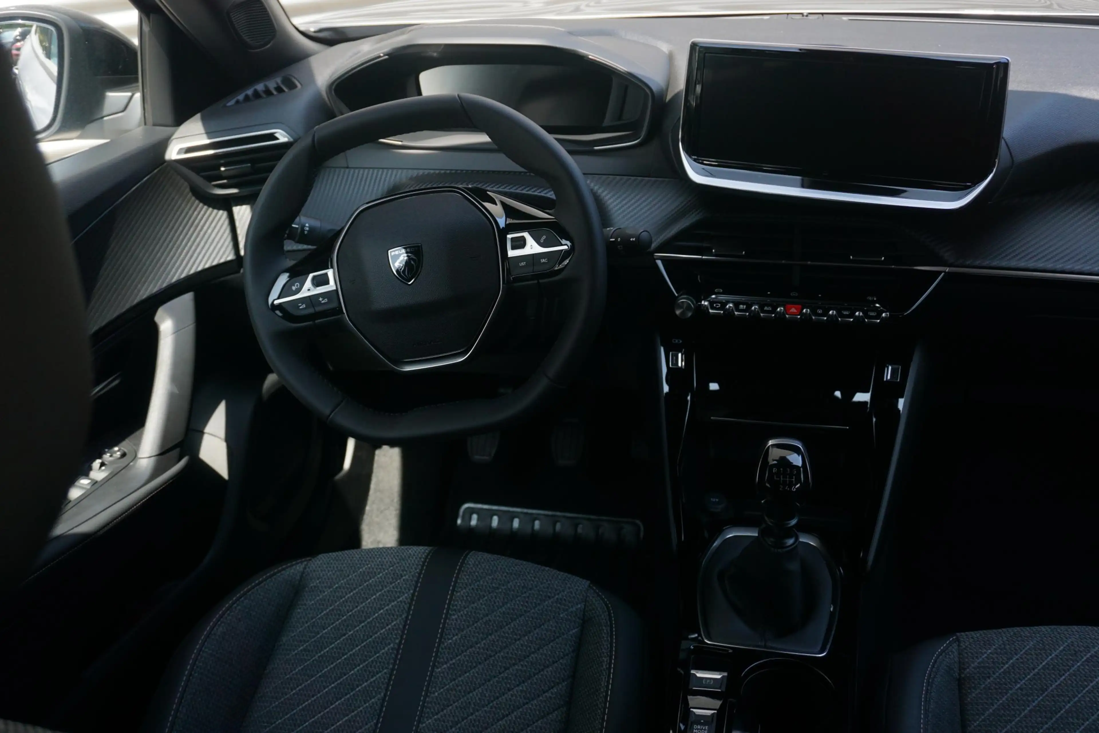 Peugeot 2008 1.2 PureTech 100 Allure 180° Camera | Navi — photo 13