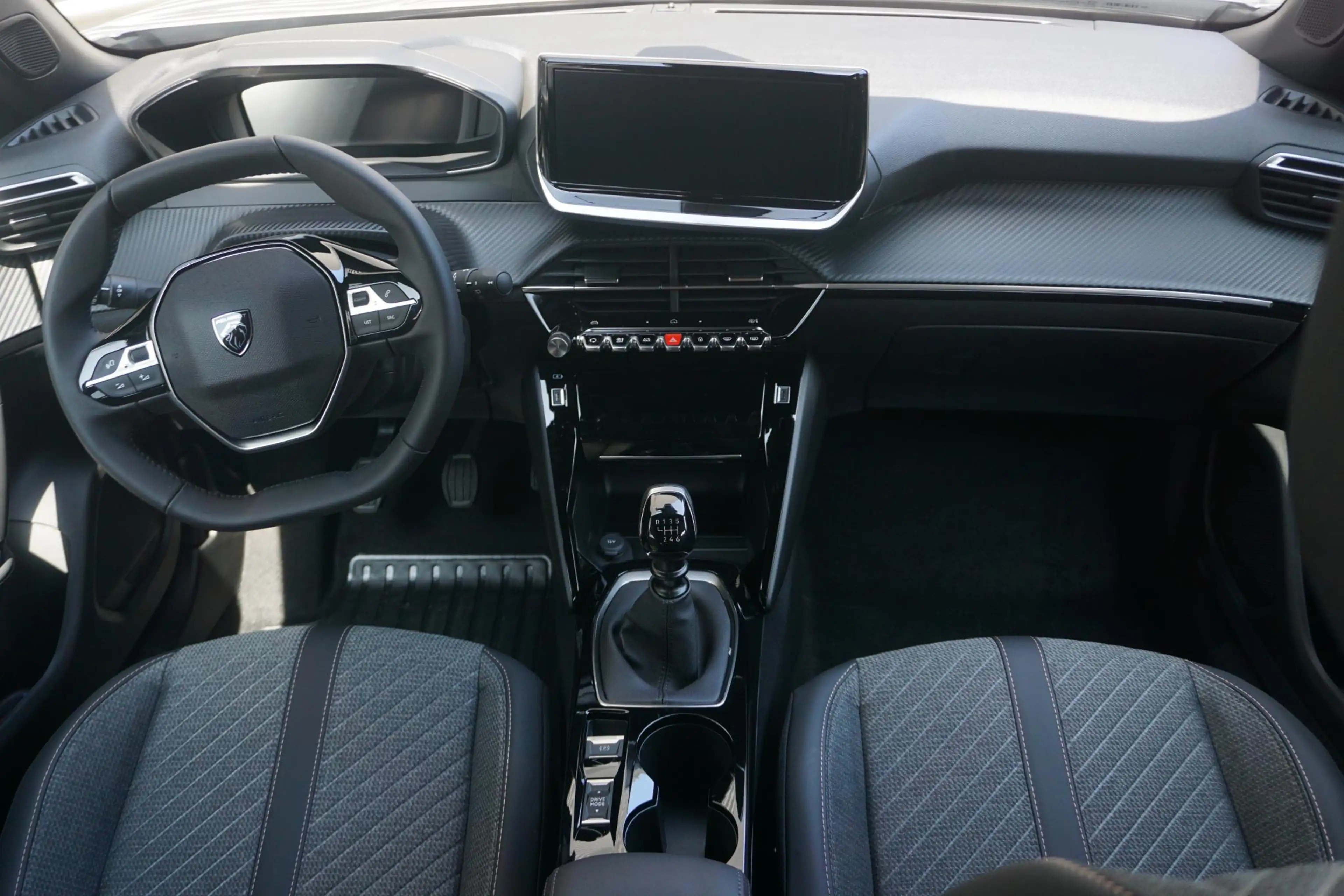 Peugeot 2008 1.2 PureTech 100 Allure 180° Camera | Navi — photo 9