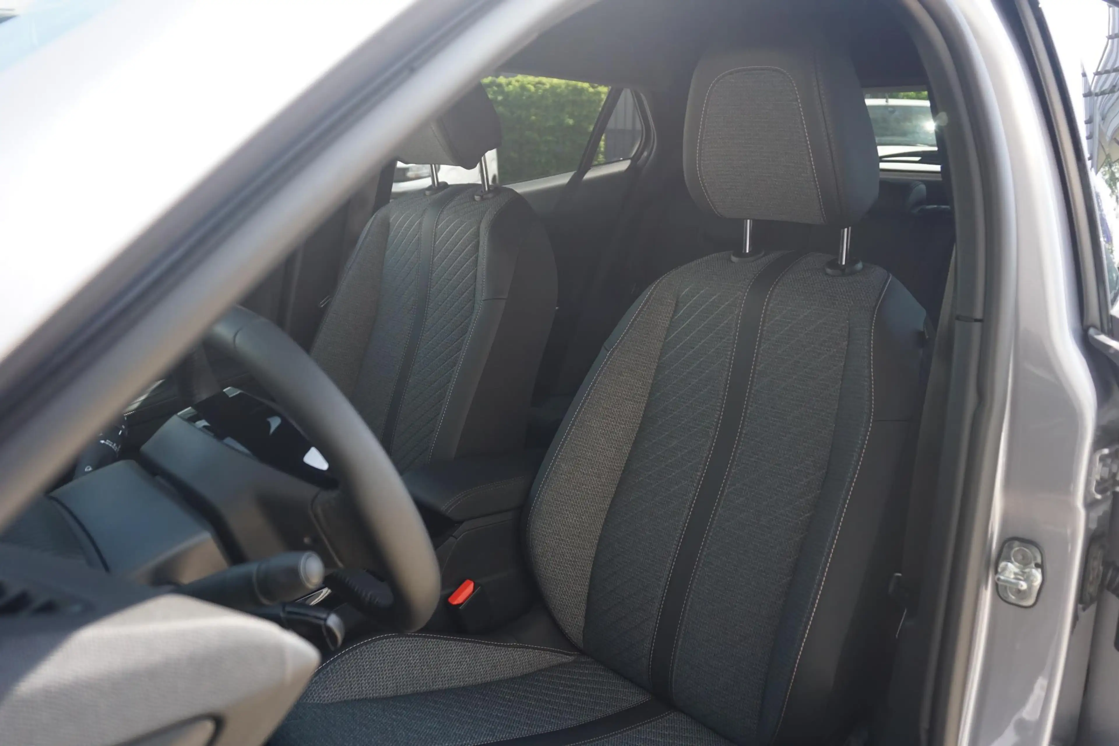 Peugeot 2008 1.2 PureTech 100 Allure 180° Camera | Navi — photo 10