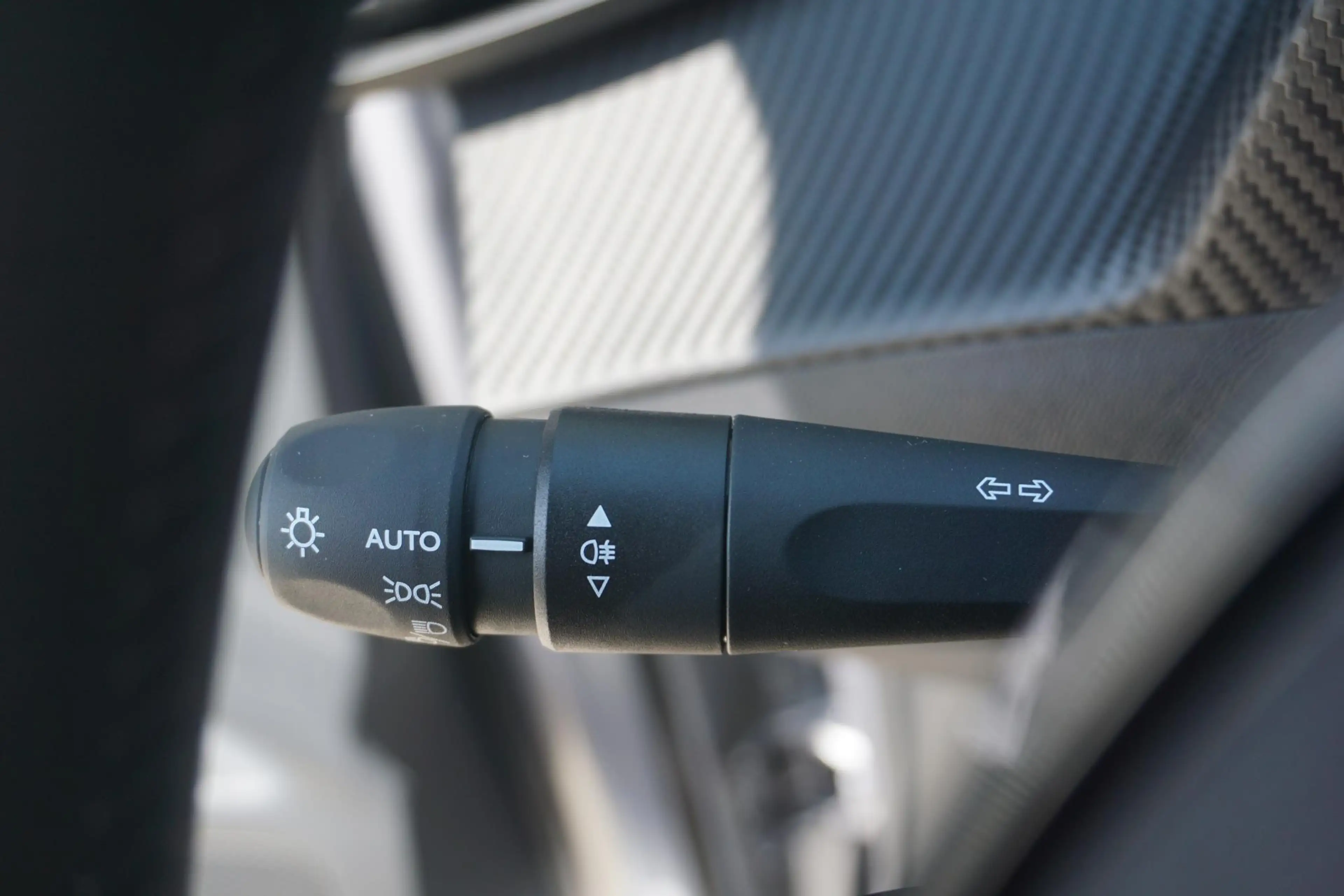 Peugeot 2008 1.2 PureTech 100 Allure 180° Camera | Navi — photo 6
