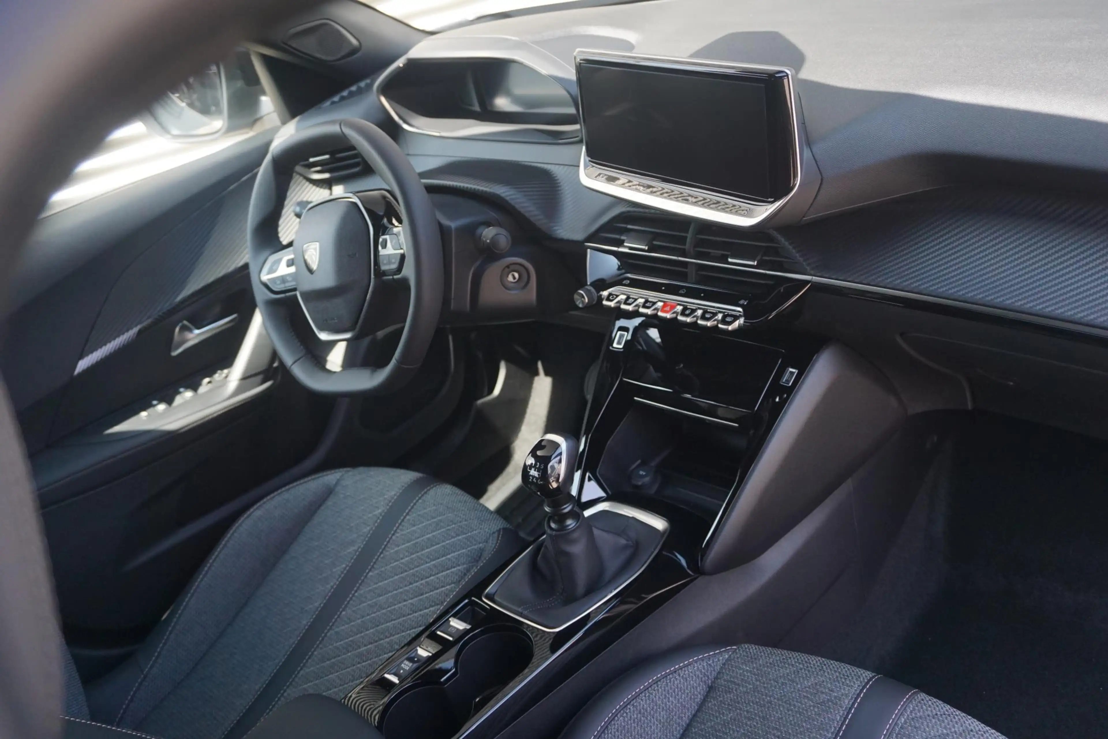 Peugeot 2008 1.2 PureTech 100 Allure 180° Camera | Navi — photo 8