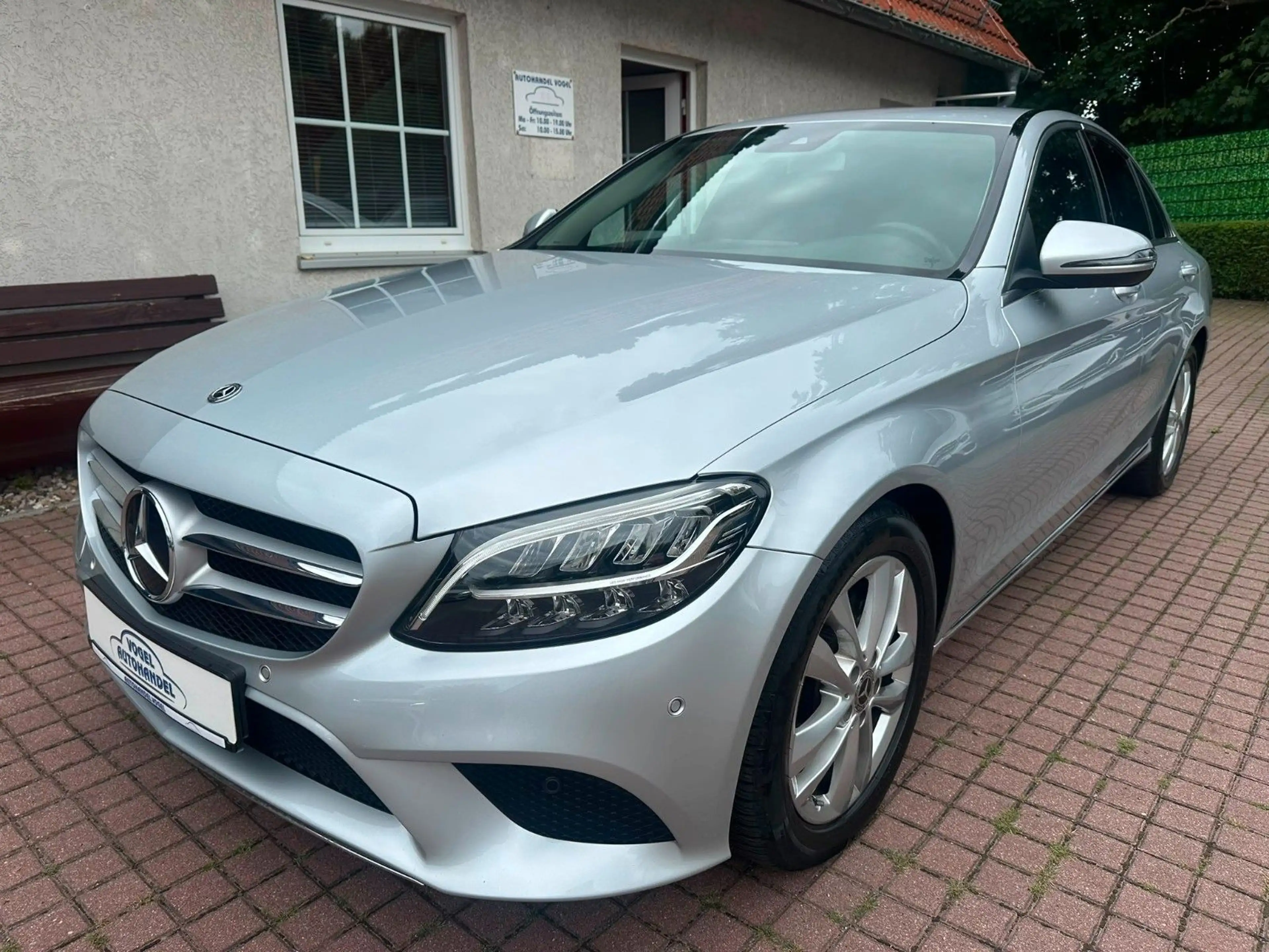 Mercedes-Benz C 180 CGI*LED*SITZHZG*CAM*TEMP*9 G-TRONIC*