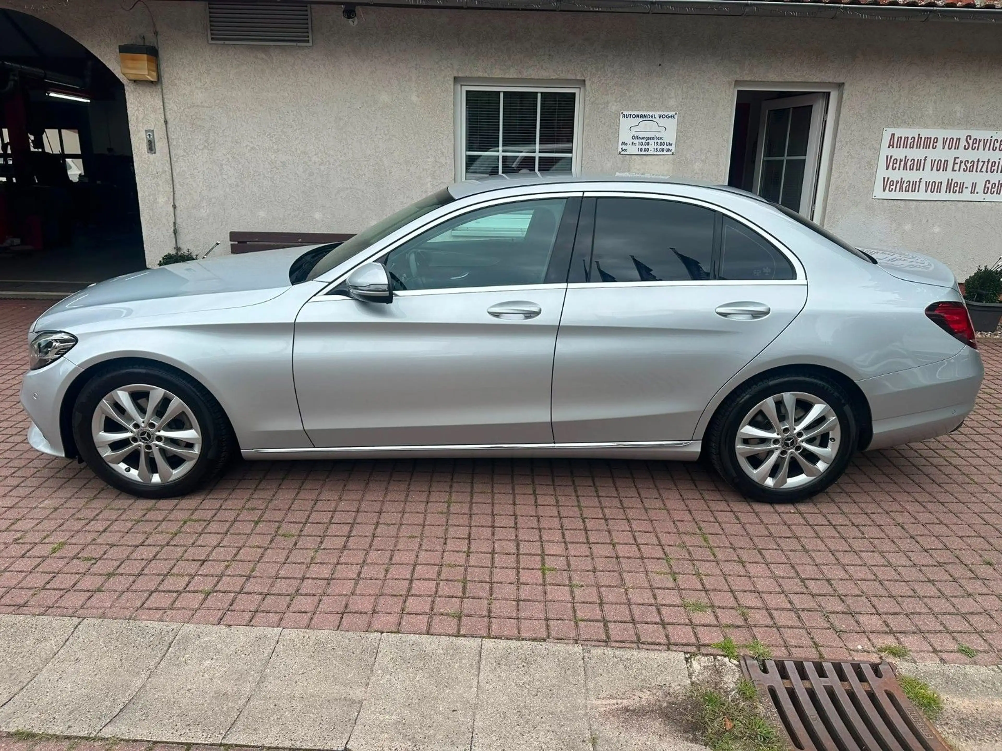 Mercedes-Benz C 180 CGI*LED*SITZHZG*CAM*TEMP*9 G-TRONIC* — photo 2