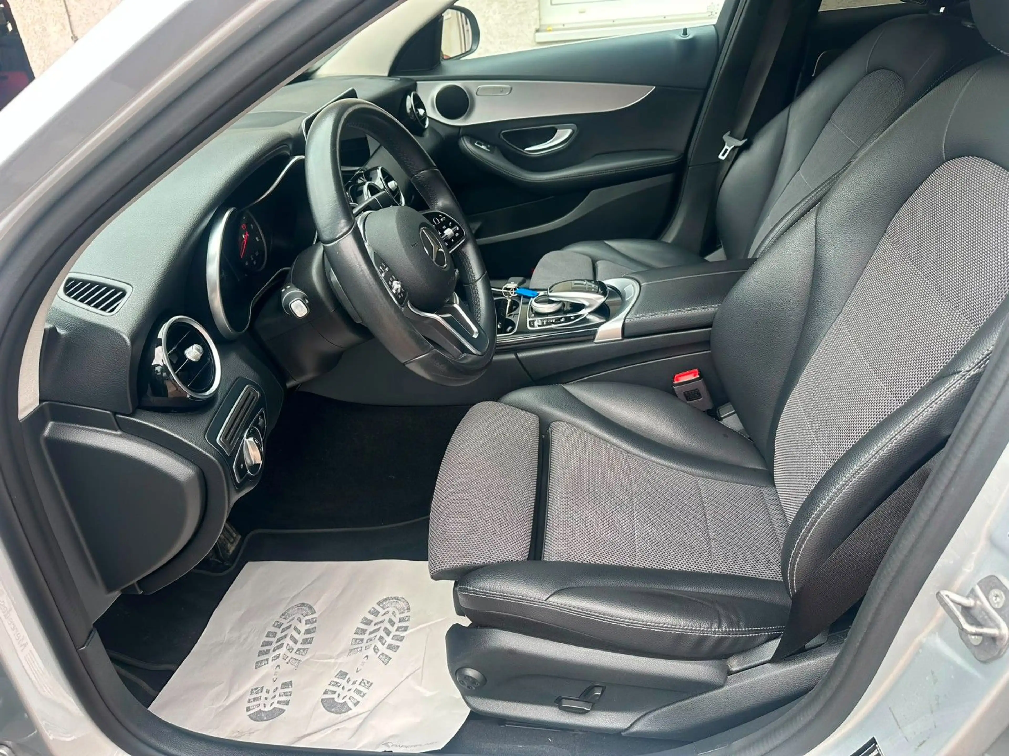 Mercedes-Benz C 180 CGI*LED*SITZHZG*CAM*TEMP*9 G-TRONIC* — photo 13