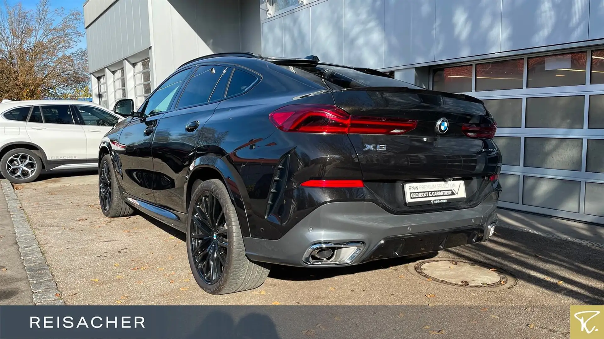 BMW X6 xDrive30d A M-Sport SkyLou,AHK,DAProf,StdHzg Schwarz - 2
