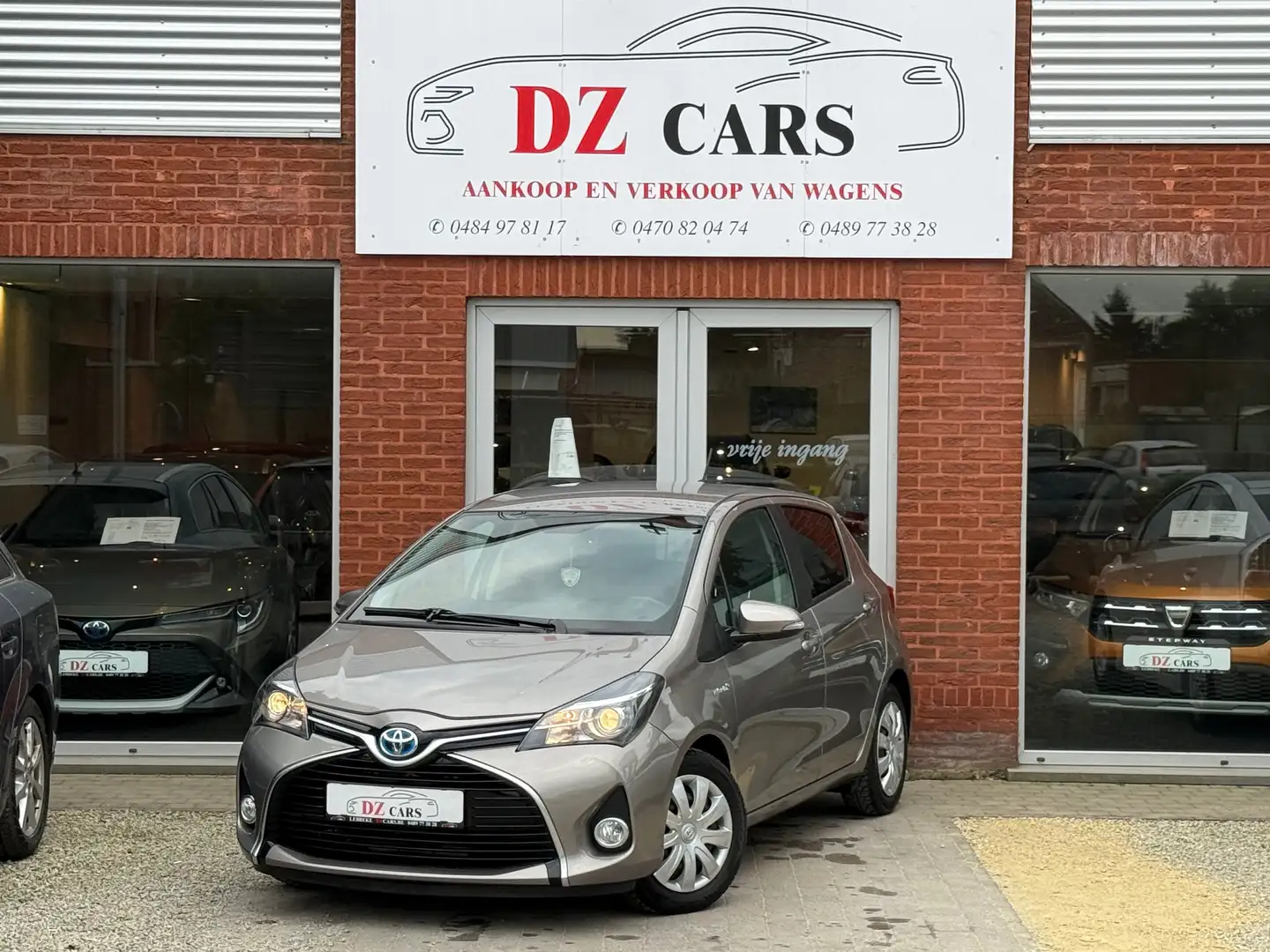 Toyota Yaris HYBRID 1.5I 73PK |✅NAVI | CAMERA |KEY LESS START Gris - 1
