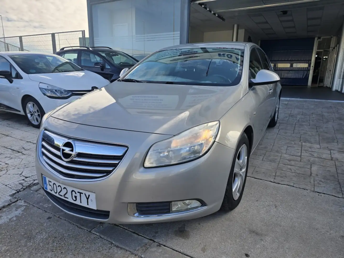 Opel Insignia 2.0CDTI Edition 160 Beige - 1