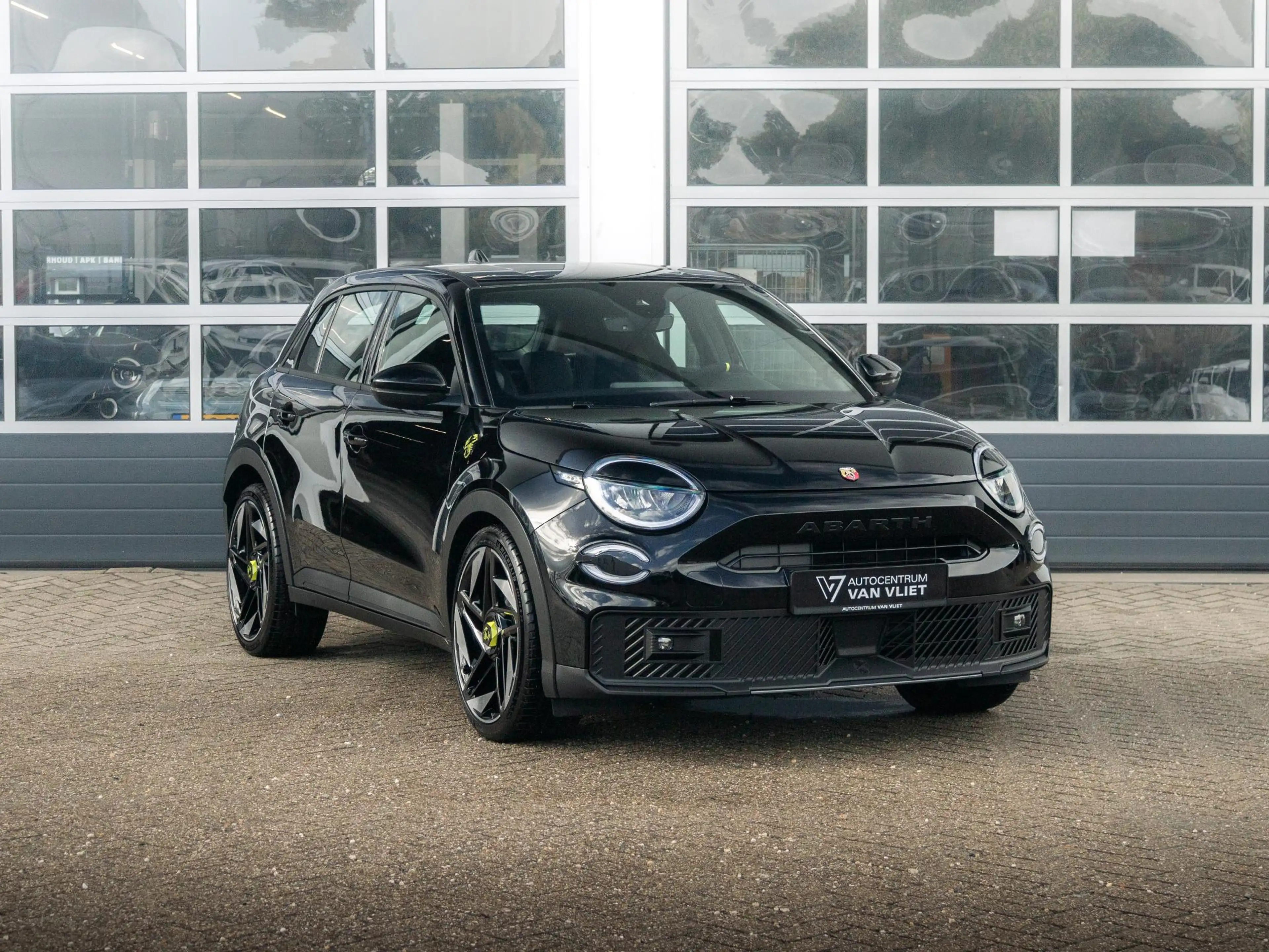Abarth 600e Turismo 54 kWh | Uit voorraad leverbaar — photo 3