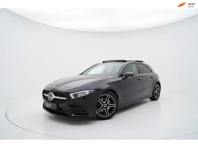 Mercedes-Benz A 200 AMG NIGHT PANO SFEER CAMERA