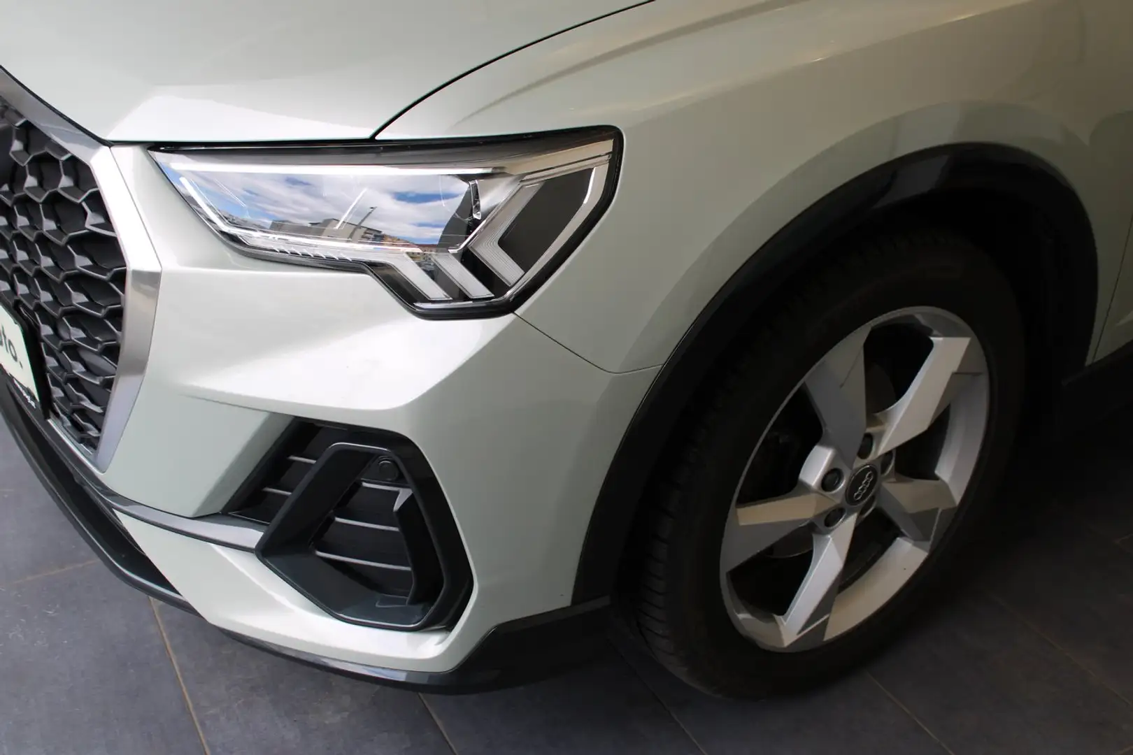 Audi Q3 35 TDI Silber - 2