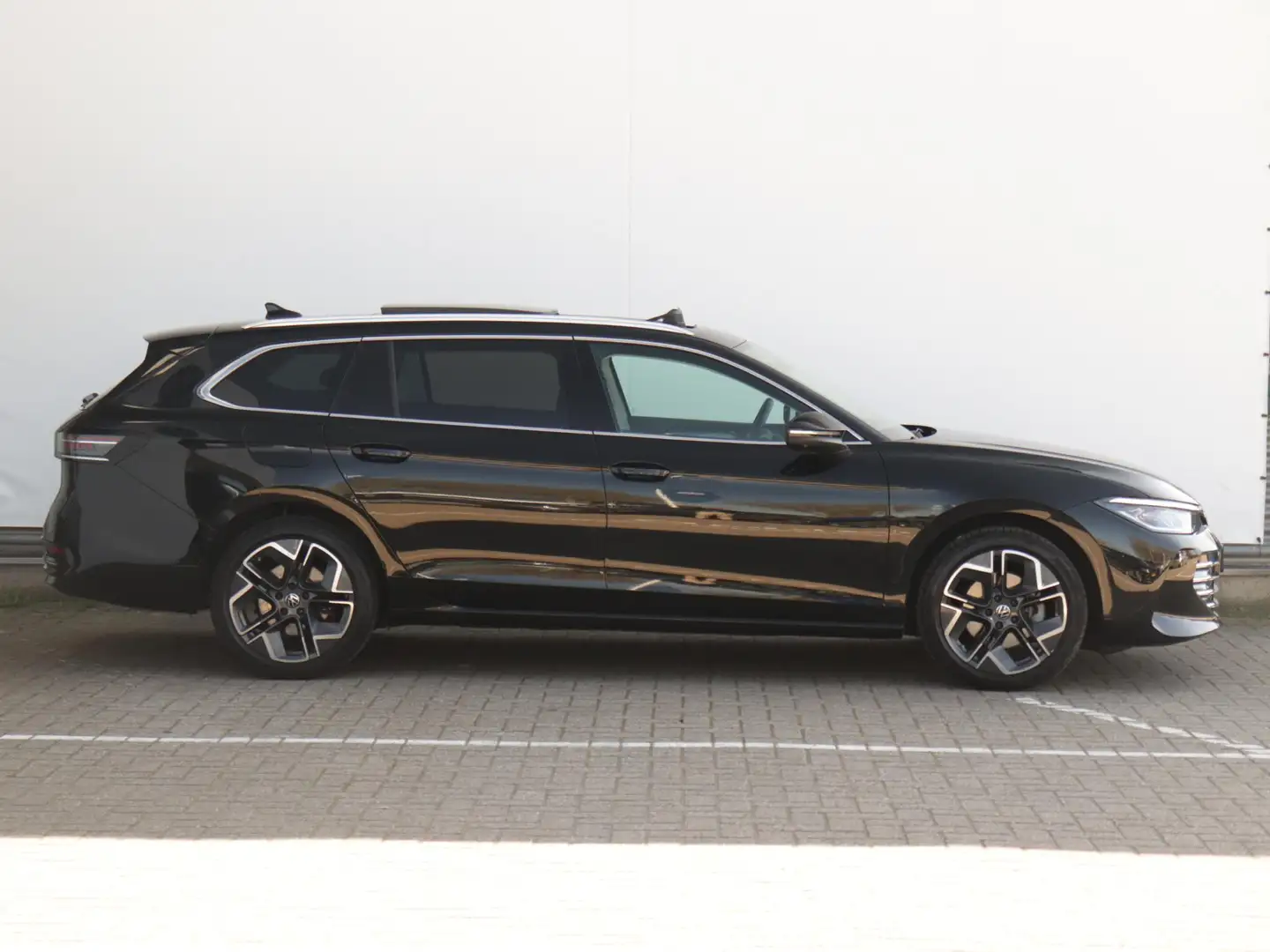 Volkswagen Passat Variant 1.5 eTSI Elegance Business | Panoramadak | Leder | Negro - 2