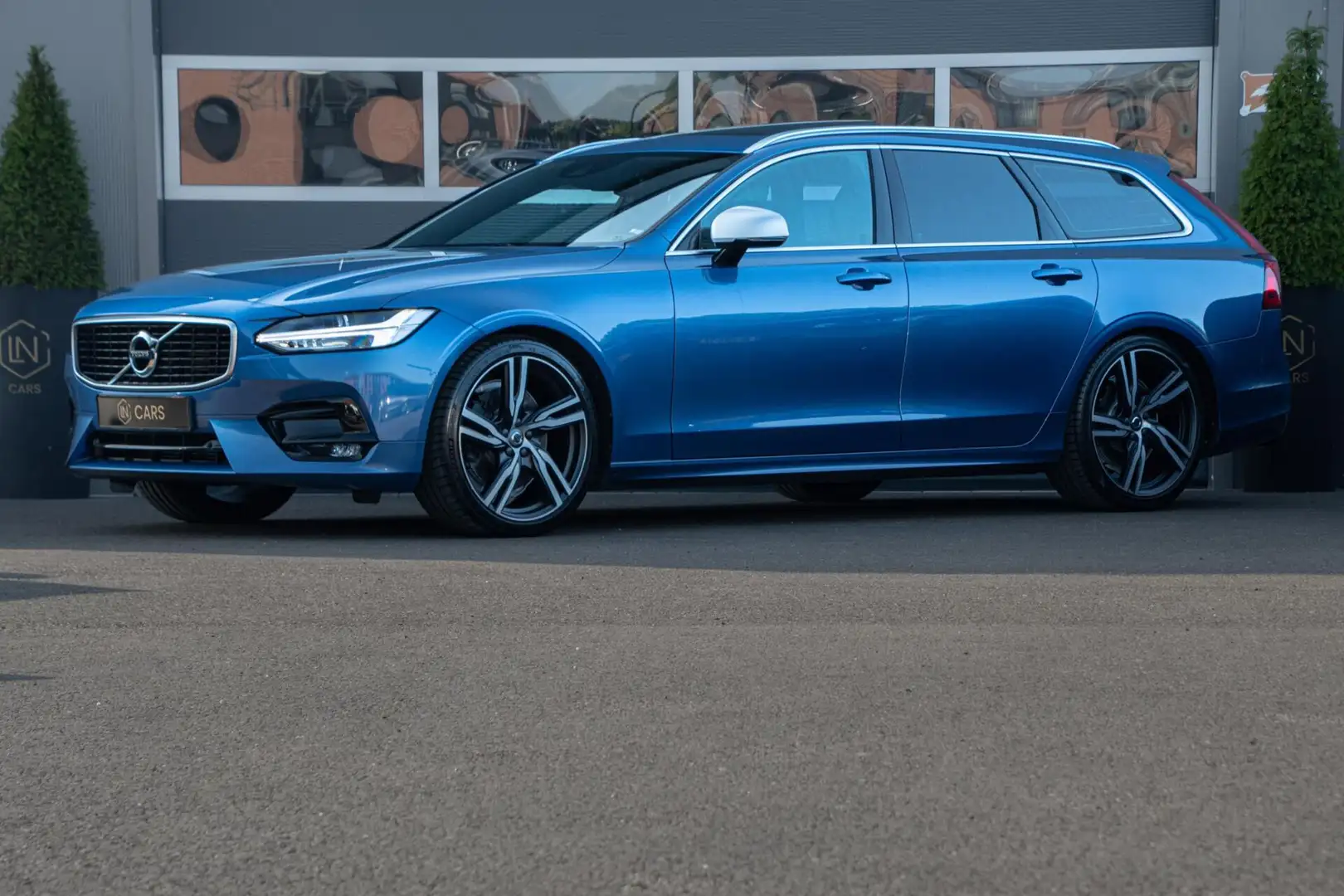 Volvo V90 2.0 T4 R-Design| Panoramadak | H&K | HUD |Trekhaak Blauw - 1