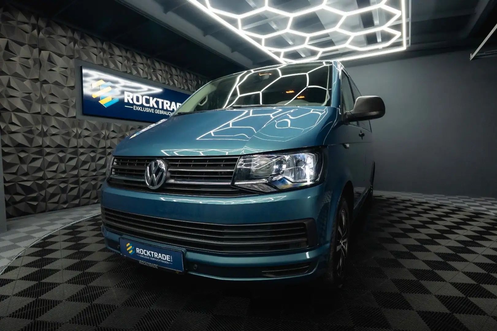 Volkswagen T6 Multivan Trendline DSG *7 Sitze*PDC*AHK* Vert - 2