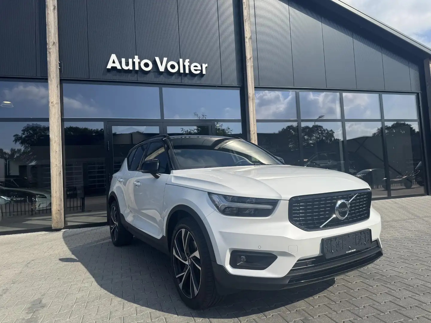 Volvo XC40 2.0 T4 AWD R-Design LED|ACC|cam|h&K sound Wit - 1
