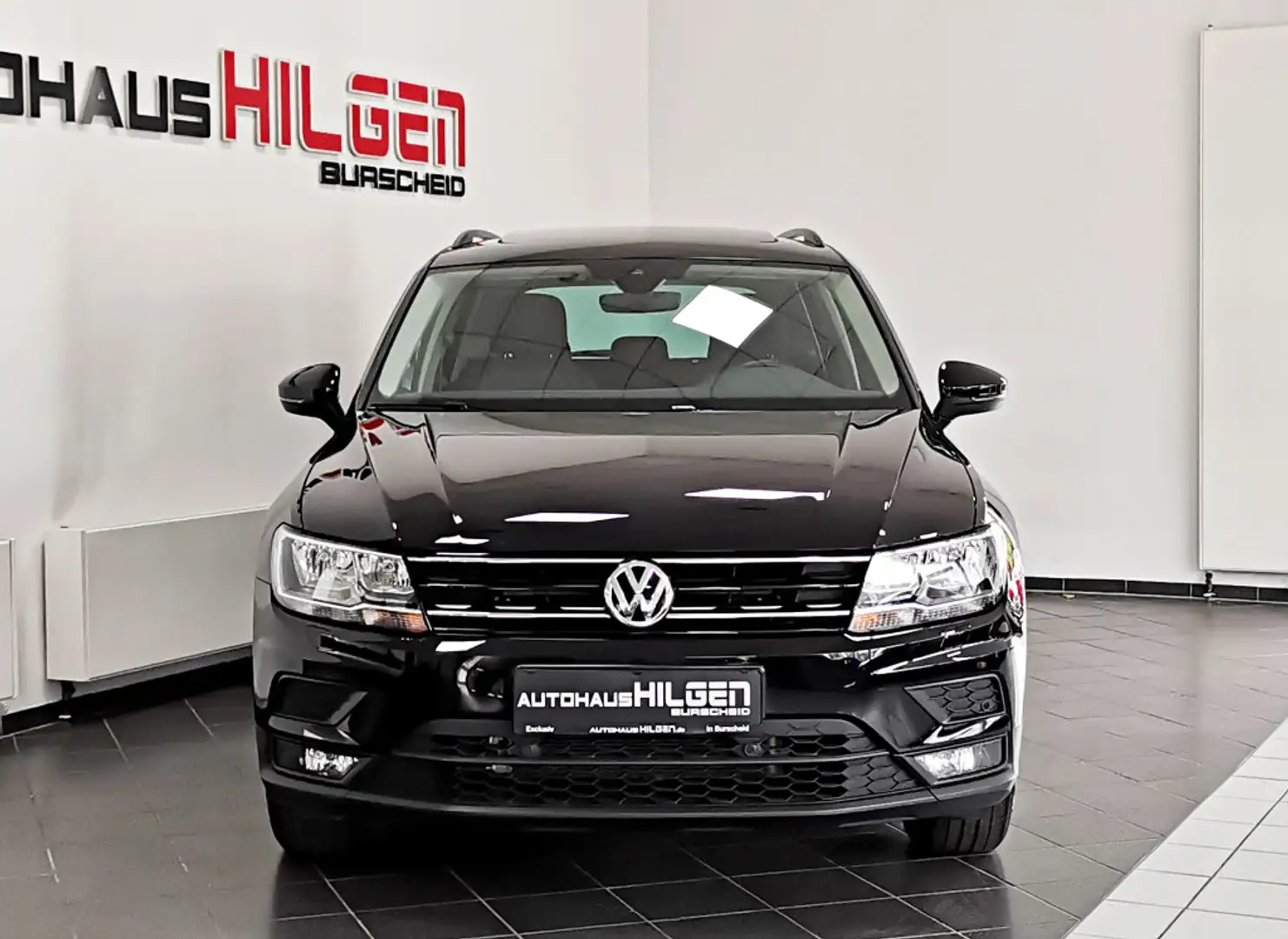 Volkswagen Tiguan Comfortline DSG*1.Hand*Pano*Navi*AHK*SHZ Schwarz - 2
