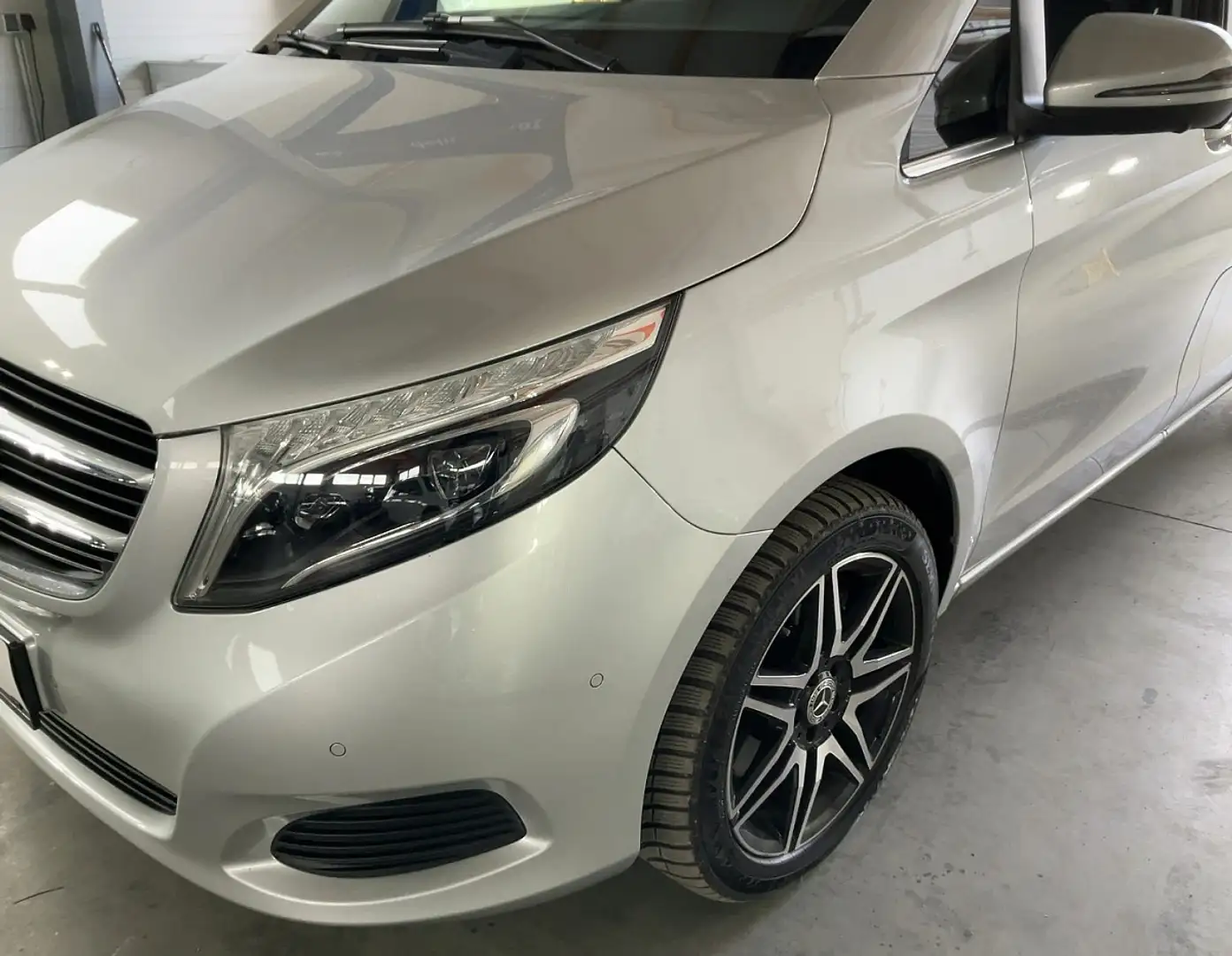 Mercedes-Benz V 220 d 4MATIC lang Avantgarde Aut. Argent - 2