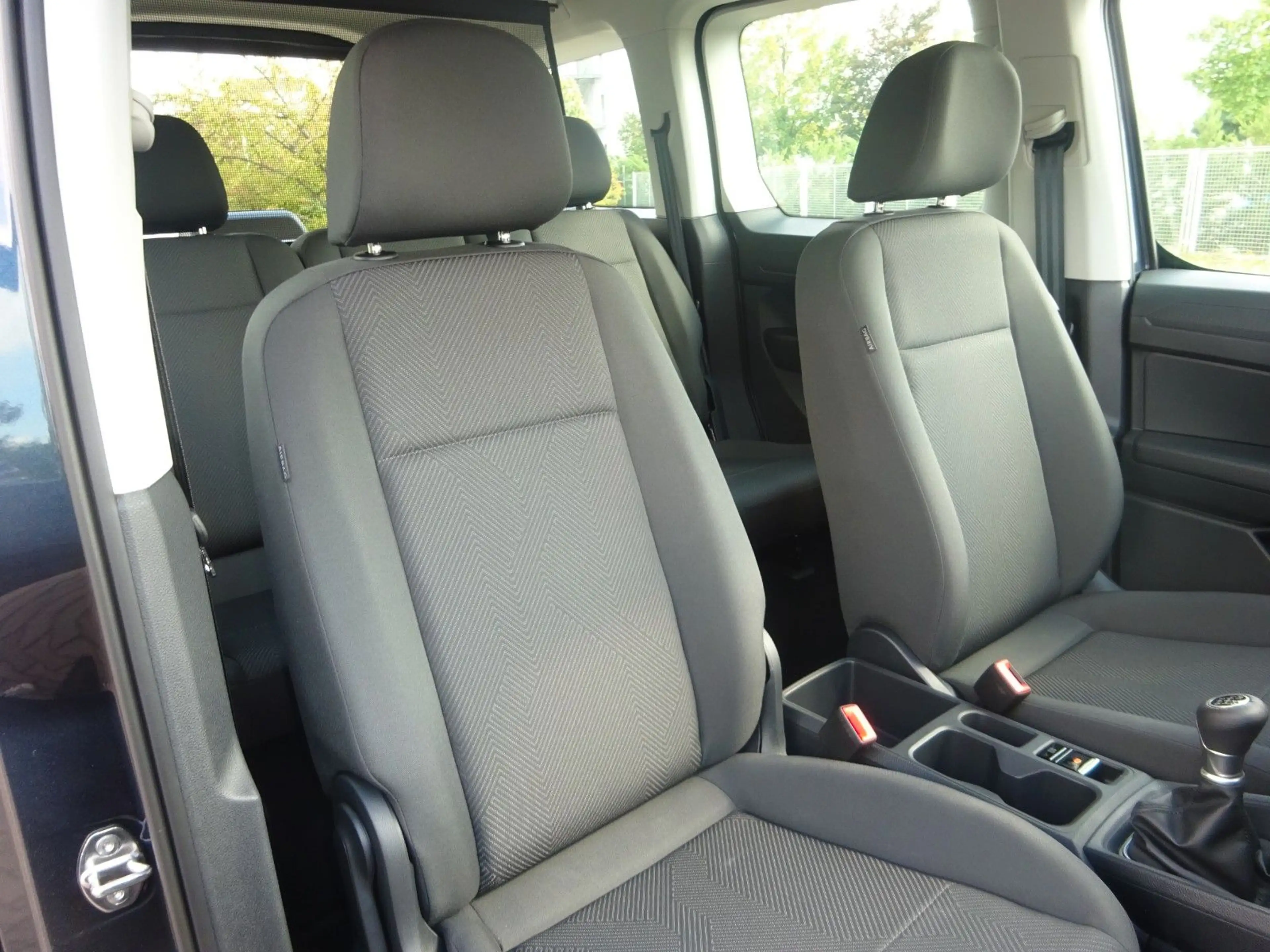 Ford Tourneo Connect L1 Trend SHZ LMF GRA Navi PDC — photo 9