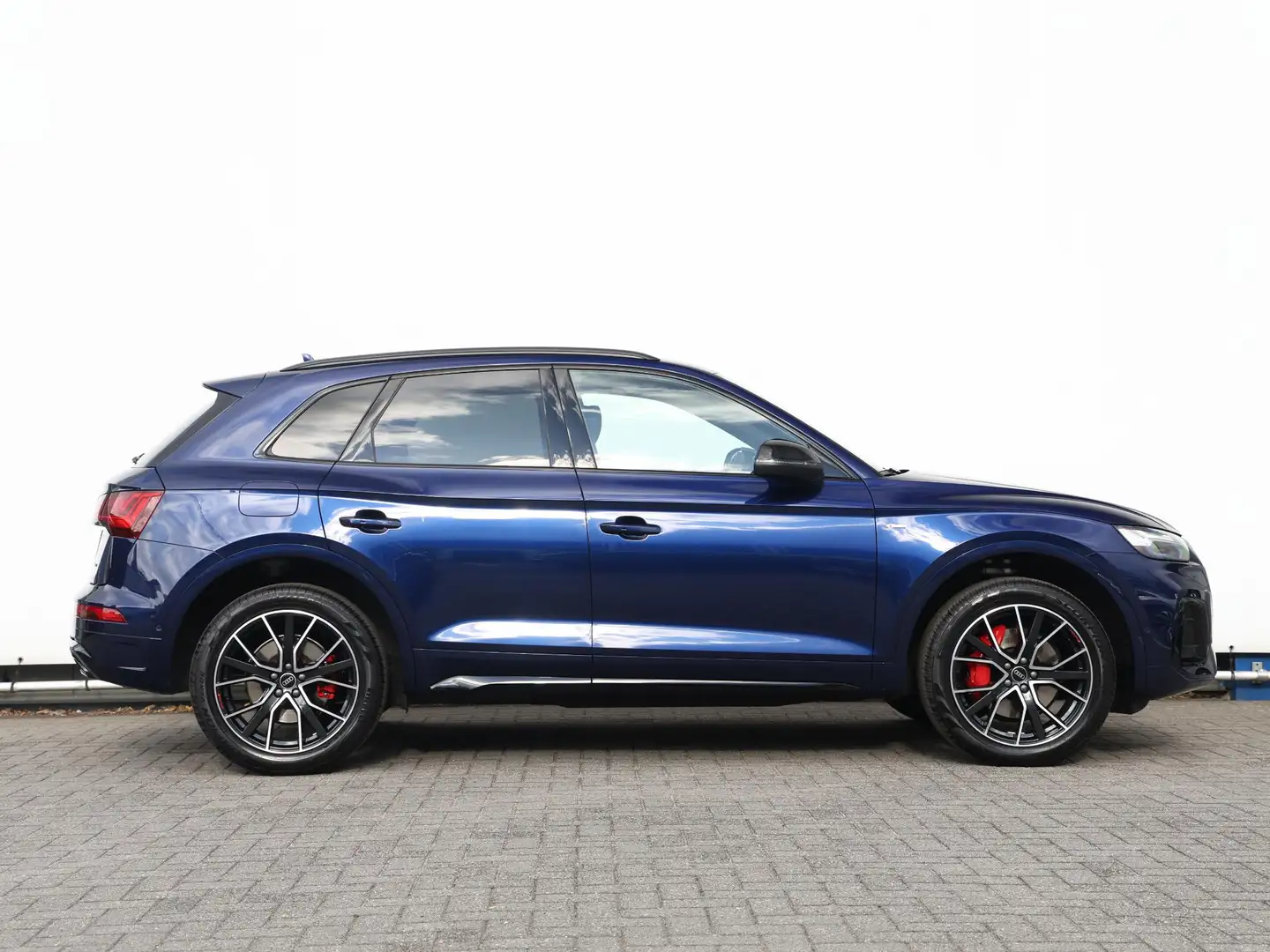 Audi Q5 55 TFSI e S edition Competition 367pk | 360° camer Blauw - 2