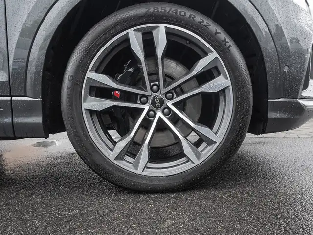 Audi SQ8 view 7