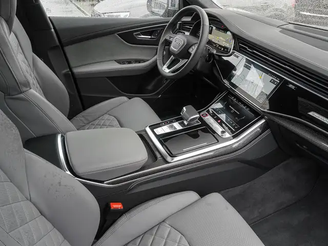 Audi SQ8 view 9
