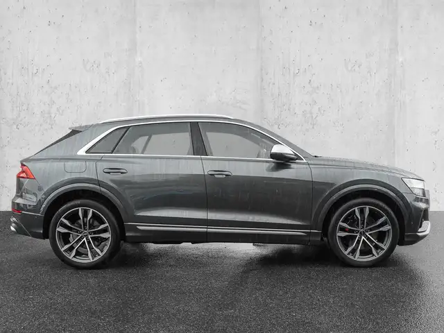 Audi SQ8 view 5