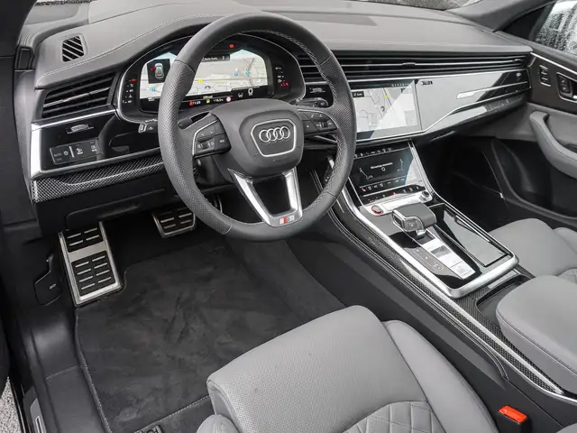 Audi SQ8 view 10