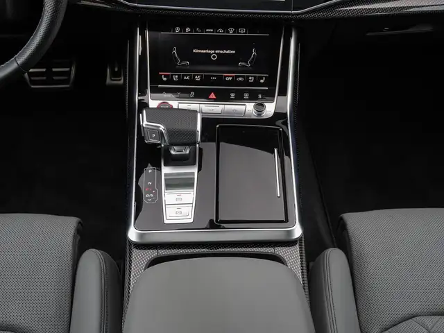 Audi SQ8 view 15