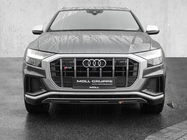 Audi SQ8 view 3