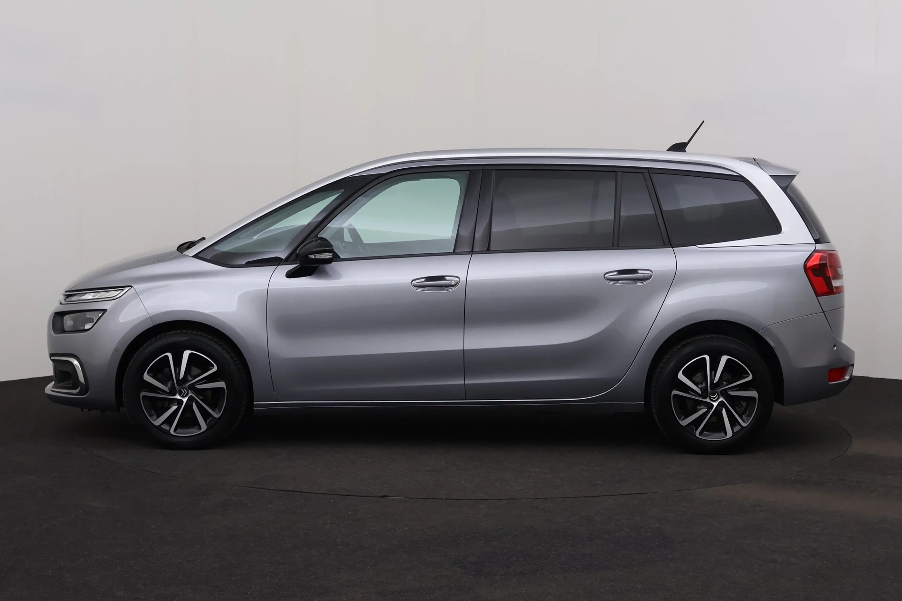 Citroen Spacetourer 1.5D + CARPLAY + GPS + CAMERA + PDC + CRUISE + AL — photo 2