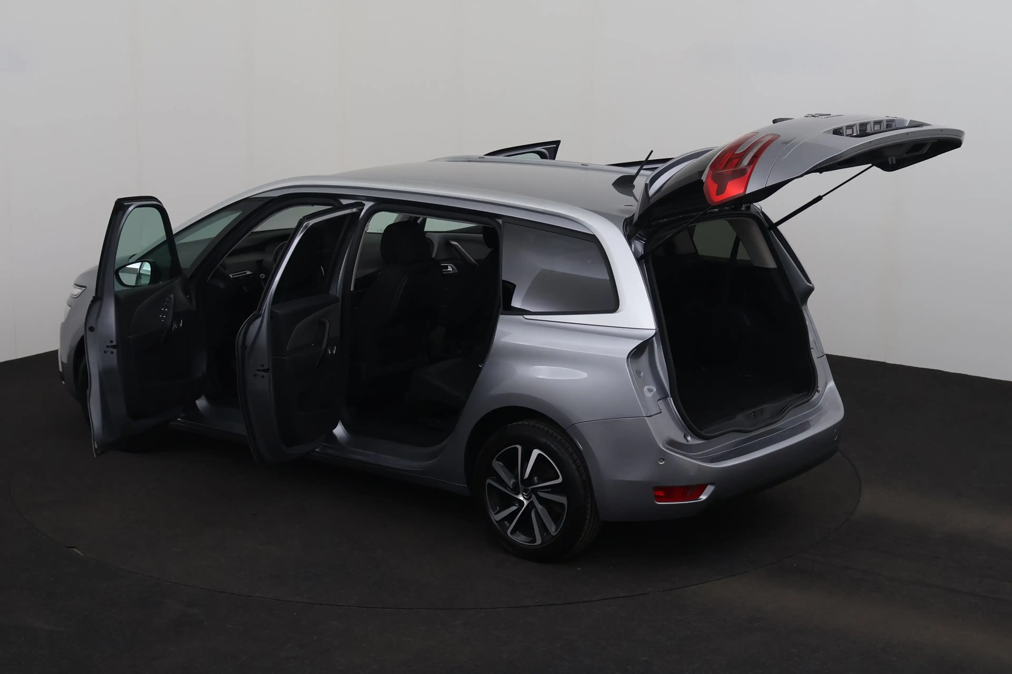 Citroen Spacetourer 1.5D + CARPLAY + GPS + CAMERA + PDC + CRUISE + AL — photo 8